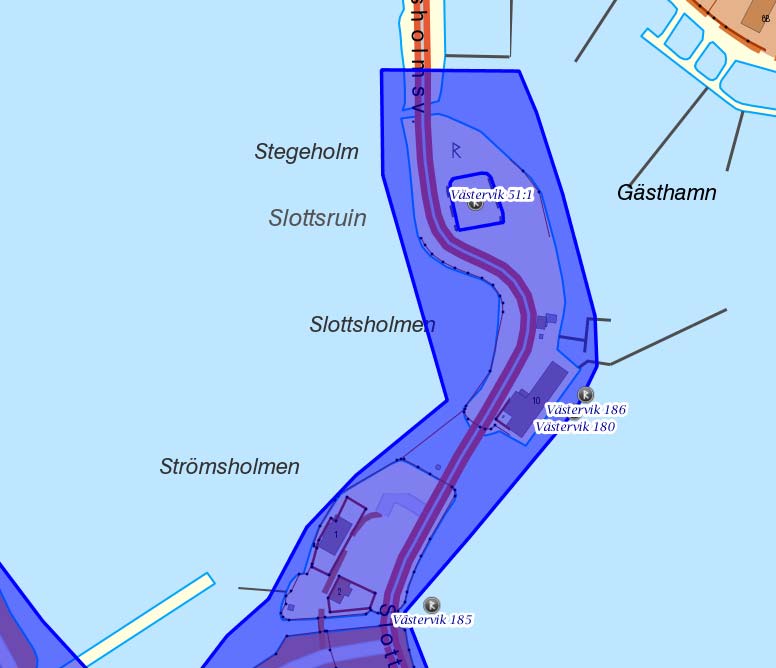 Strax nordost om Slottsholmen 1 finns fynd av stenkistor och en brädvägg som av allt att döma är rester av det gamla kallbadhuset som stod färdigt 1901 och revs 1952.