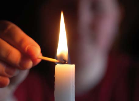 gudstjänster FÖRSTA SÖNDAGEN I ADVENT är kyrkoårets första dag. Efter festen i samband med Jesu intåg i Jerusalem vidtar adventsfastan ( julfastan ) som en förberedelse inför jul.