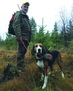 Människa och djur tillsammans Skickliga jaktsportutövare med stövare Christer Lundborg från Hjortsberga och Tobias Johansson från Sköldstad har ett gemensamt intresse, nämligen jaktsport med stövare.