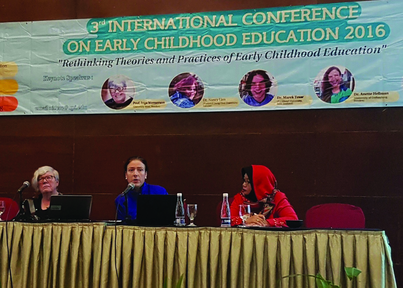 Den magiska vulkanen den upp och ner vända båten vakar över Universitetet och konferensen Anette Hellman rapporterar om en konferens i Early Childhood Education i Bandung, Indonesien.