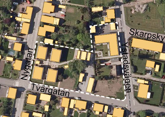 PLANBESKRIVNING 5(13) PLANERINGSFÖRUTSÄTTNINGAR Planområdet Planområdets läge och avgränsning Planområdet ligger centralt inom tätorten, ca 300 meter söder om Gamla Torg, i ett område dominerat av