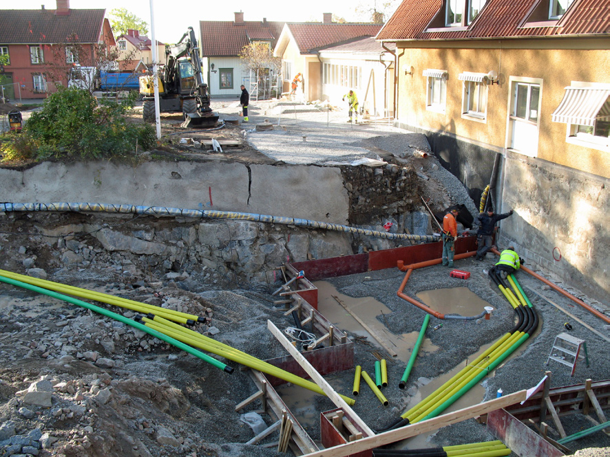 Resultat Geoteknisk undersökning Av Mats Pettersson I samband med Stiftelsen Humlegårdens utbyggnad utfördes en mindre geoteknisk undersökning strax söder om nybyggnaden och öster om befintliga hus.