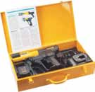 38/39 Väska med pressverktyg V EW01 00 01 220 EW01 00 03 110 Väskan innehåller: 1 pressverktyg, 1 12V batteri, 1 batteriladdare Pressback 2 76 100