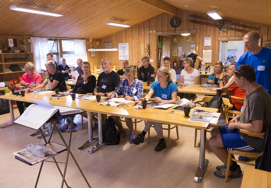 ORIENTERINGSSEKTIONEN TRÄNING Träningarna pågår som vanligt varje torsdagskväll med tre orienteringsbanor av olika längd och svårighetsgrad.