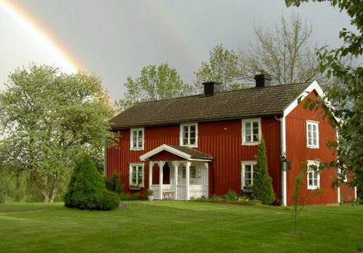 Nässjö Vare 3:12 Strax utanför Bodafors. Skogs- och lantgård i vacker omgivning med mangårdsbyggnad samt 2 stugor lämpliga för exvis uthyrning. Ladugård, garage.