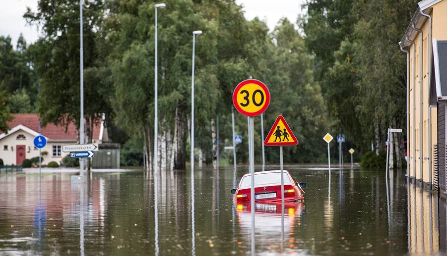 BAKGRUND Med dagvatten avses tillfälligt förekommande avrinnande regn- och smältvatten, tillfälligt framträngande grundvatten samt spolvatten.