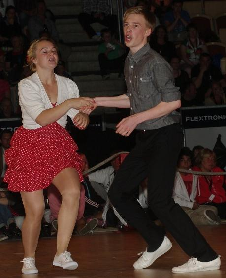 Robin Andersson Ålder: 16 år Klubb: DK Ena Bugg & Swing Är uttagen att tävla i: Lindy Hop Tävlar tillsammans med: Emelie Hammarberg. 3:a SM 2011, 4:a SM 2012. Komma till final och ta en pallplacering.