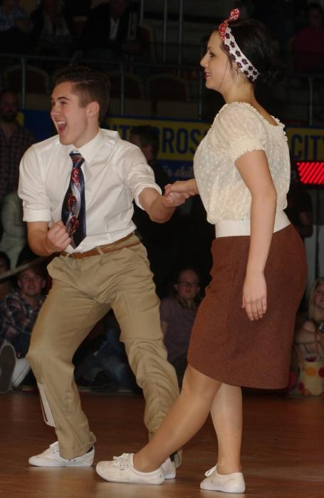 Pontus Spelmans Ålder: 16 år Klubb: La Danzers DK, Lindy Hop och Boogie Woogie Tävlar tillsammans med: Lena Magnusson VM-guld bugg, 2010 och 2011. EM-guld Boogie Woogie, 2011.