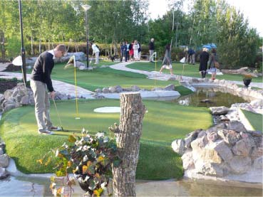 MOS-banor även kallat Putting Course Banan byggs som en miniatyr av befintliga golfhål (viss justering för spelbarhet kan behövas), förslagsvis utvalda från lokala golfklubbar eller andra