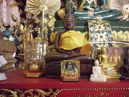 Den 7 december sa åkte jag ut till Wat Doi Saket for att besöka templet och se om min gamle mästare Ven.Som Young var dar.men det var han inte.