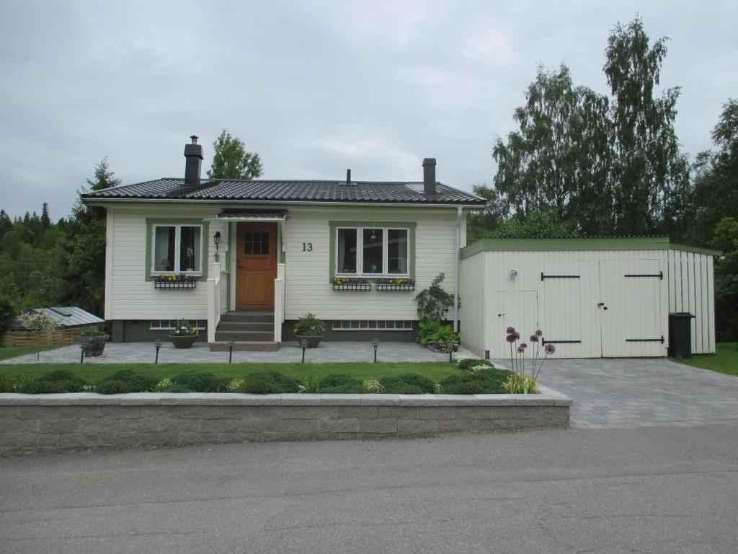 Besiktningsteknikerns reflektion Noteringar som besiktningsteknikern särskilt vill påtala Bostadsbyggnad Denna fastighet är byggd 1969.Grundlagd med en betongplatta/källare.