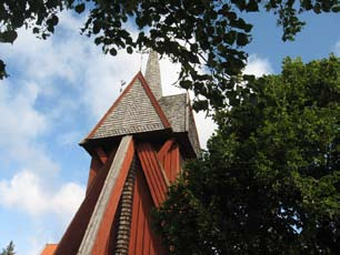 Vad betyder kyrkans närvaro för dig där du bor? Vi har under en tid följt debatten om nedläggningshotade skolor på landsbygden i vår kommun. Landsbygden är onekligen i kris när det gäller service.