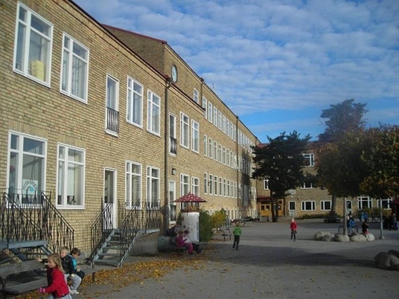Sid 3 (13) Inledning Abrahamsbergsskolan byggdes 1946 tillsammans med bostadsområd Abrahamsberg.