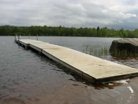 Karta Fotografier BESKRIVNING AV BADSTRANDEN Typ av vatten Havsvatten, Kackursviken Typ av badstrand Liten allmän badstrand. Kackur badstrand har en ca 22 meter lång och ca 12 meter bred sandstrand.