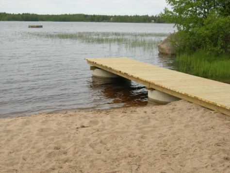 Fotografier BESKRIVNING AV BADSTRANDEN Typ av vatten Typ av badstrand Beskrivning av närmiljön och strandzoner Vattendjup och strömmar Badstrandens botten Badstrandens utrustning/redskap Insjövatten.