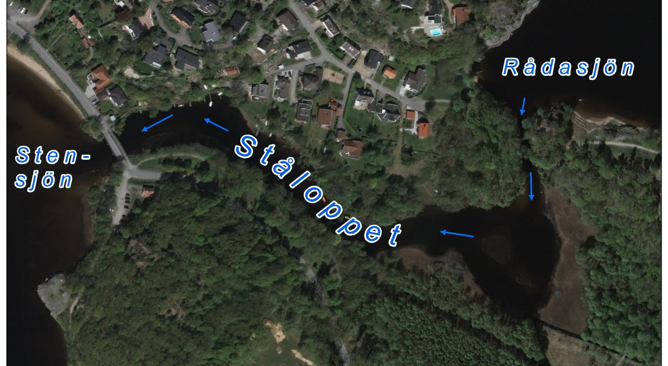 Ståloppet är ett bitvis sjöliknande vattenområde som är ca 0,02 km 2 (20 ha) stort med en minsta bredd av ca 8 m vid inloppet, där en gångbro är belägen, och ca 25 m vid utloppet under bron på