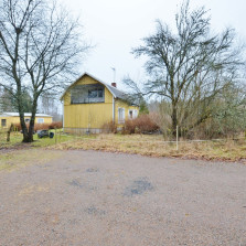 Exteriör Naturnära tomt med enklare och insynsskyddad