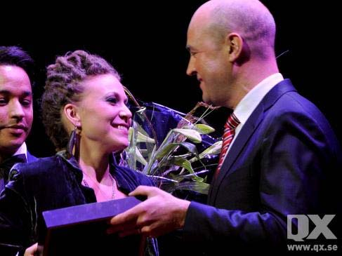 Fredrik Rheinfeldt delar ut priset