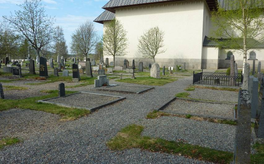 Burträsk kyrka, Skellefteå kommun, Västerbottens län De djupa kassettindelade taksprången och valmade taken är ett viktigt karaktärsdrag för kyrkan.