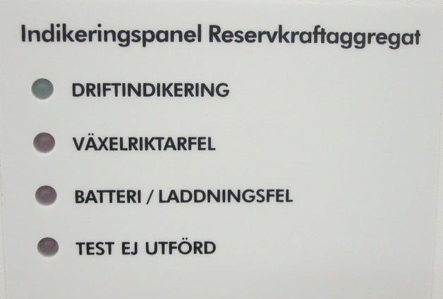 Driftindikering i dörr Reservkraftaggregatet är försett med 4st lysdioder i fronten som indikerar driftläge. Driftläge Indikeringar Utgående larm Nät in ok anläggning i drift.
