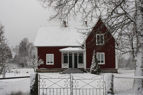 som ledde rakt in till husets viktigaste del, statussymbolen salen. Tillsammans med den statusinbringande salen skulle verandan vara husets viktigaste del.