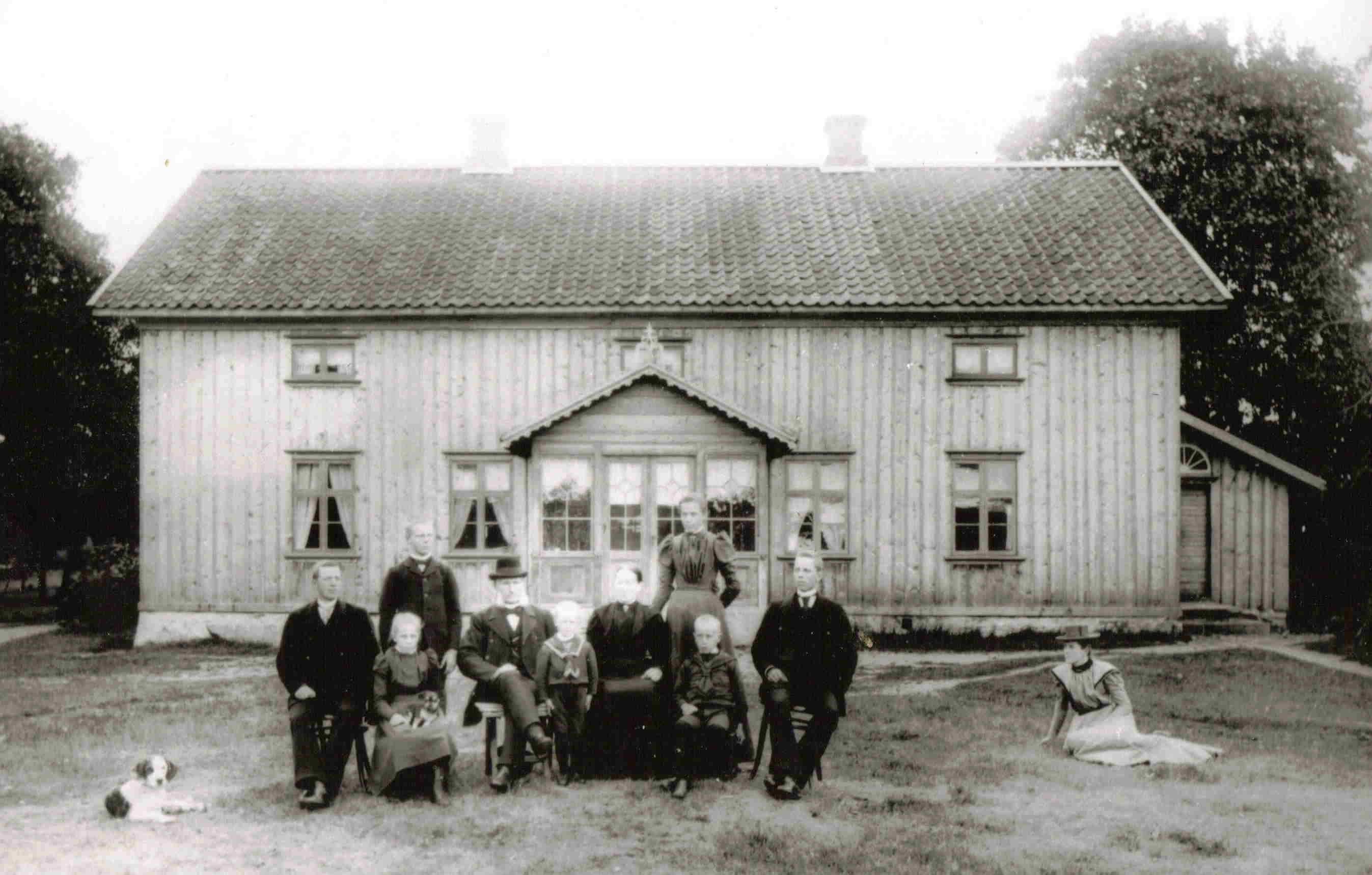 Kartskiss över Ljunga omkring 2006 Ljunga 1:2 Den 25 mars 1869 köpte 74 Carl Levin Ljunga 1:2 av sina föräldrar och 3/8 mandat Stora Upptorp, Nordgården (vid Sandsken), Holmen (vid Norra Sämsjön) och