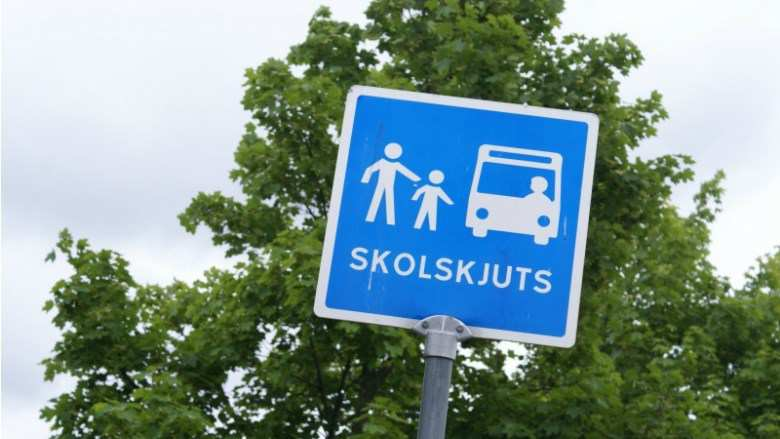 Riktlinjer för skolskjuts och elevresor i Kungälvs kommun Riktlinjer Diarienummer: KS2015/2188 Dokumentansvarig: Skolskjutssamordnare Beredande