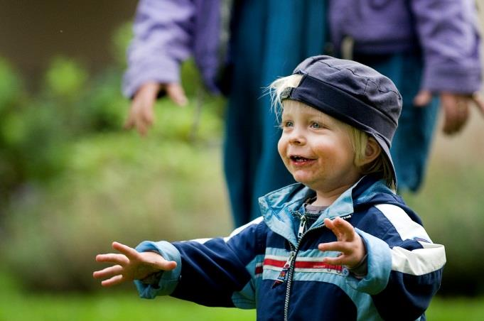 AVGIFT FÖR PLATS Avgiften beräknas på familjens gemensamma månadsinkomst. Läs om allmänt om avgiften Räkna ut din avgift. Du kan räkna ut din avgift på www.alingsas.se. Klicka på Självservice.