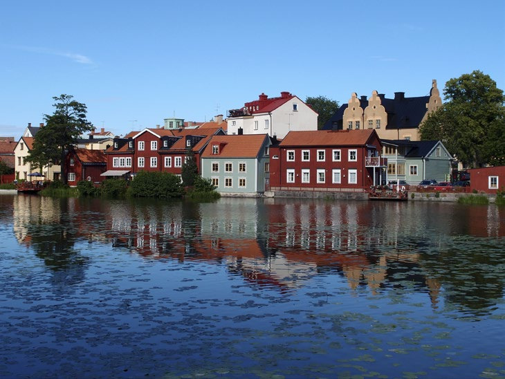 OMVÄRLDEN 2 Eskilstuna i täten för integration Integrationen i sig är inte något problem, men när den blir en klassfråga blir den det. Kom ihåg att det är människor som det handlar om.