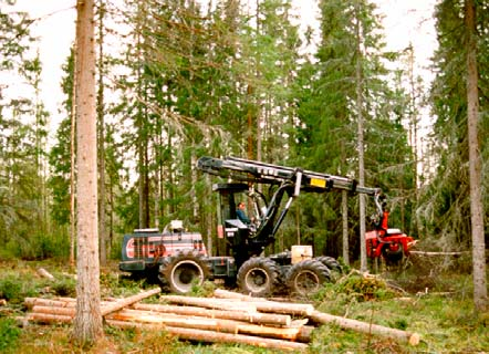 Figur 13. Prov i praktiskt arbete. Referenser Helgesson T, 1990. Matningsskador på sågtimmer. Trätek Kontenta 9005021. Helgesson, T., Myhrman, D. & Landström, M. 1995.