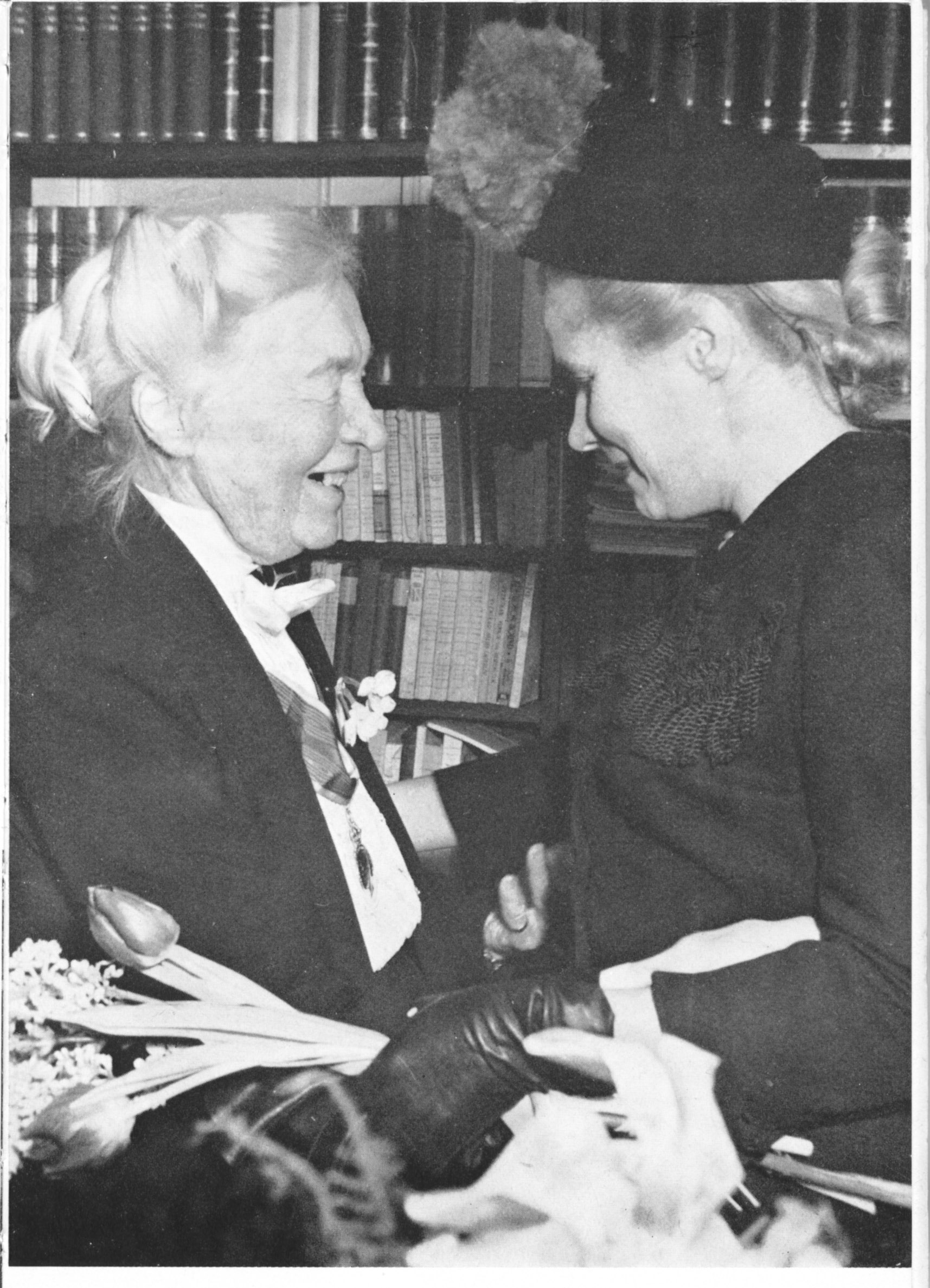 Kerstin Hesselgren (bostadsinspektör, senare riksdagsman) satt med i styrelsen 1906-1953 och var hedersmedlem 1953-1962.