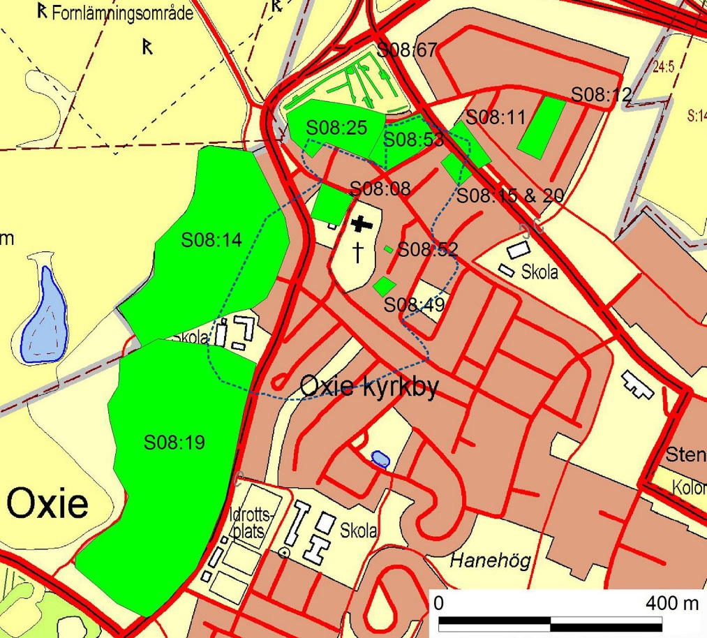 Inledning Med anledning av att i det närmaste hela kyrkogårdsmuren runt Oxie kyrka lades om i sin helhet genomfördes en arkeologisk förundersökning i form av en schaktningsövervakning enligt beslut