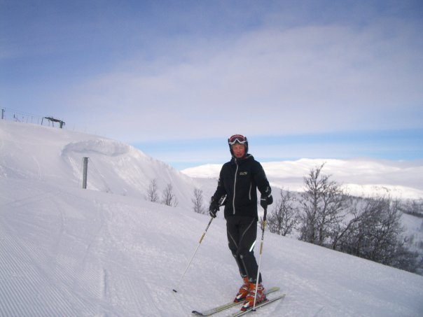 Max Wikander, Järpen/Åre skidgymnasium: Jag vaknar klockan kvart över åtta av något hemskt ljud som låter ungefär som en blandning av brandbilen och glassbilen, med andra ord väckarklockan.