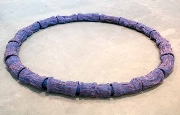 Segmenterad cirkel, diam.190 cm, ull, lin, nylon, koppartråd. Riga Triennalen 2007.