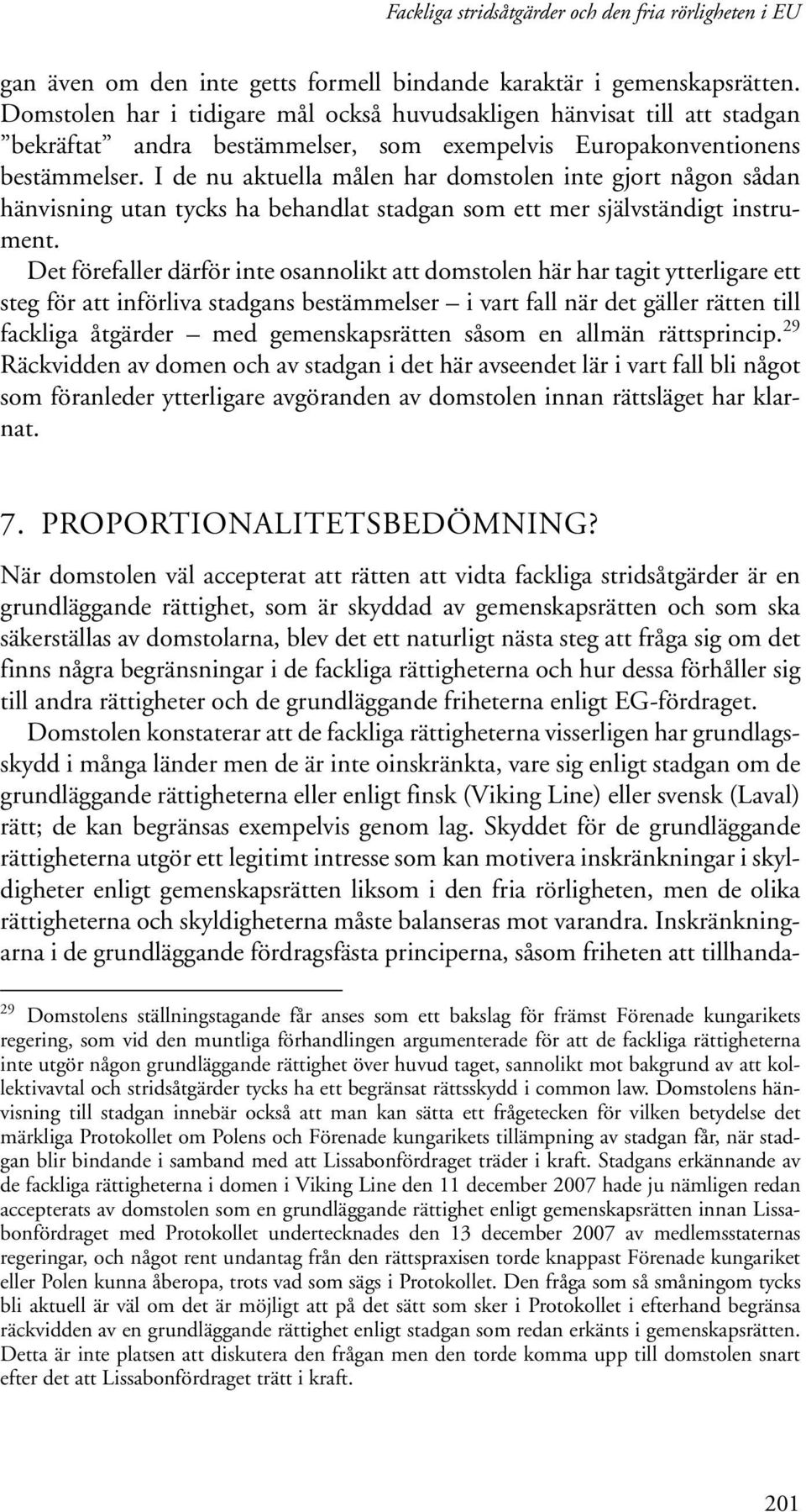 I de nu aktuella målen har domstolen inte gjort någon sådan hänvisning utan tycks ha behandlat stadgan som ett mer självständigt instrument.