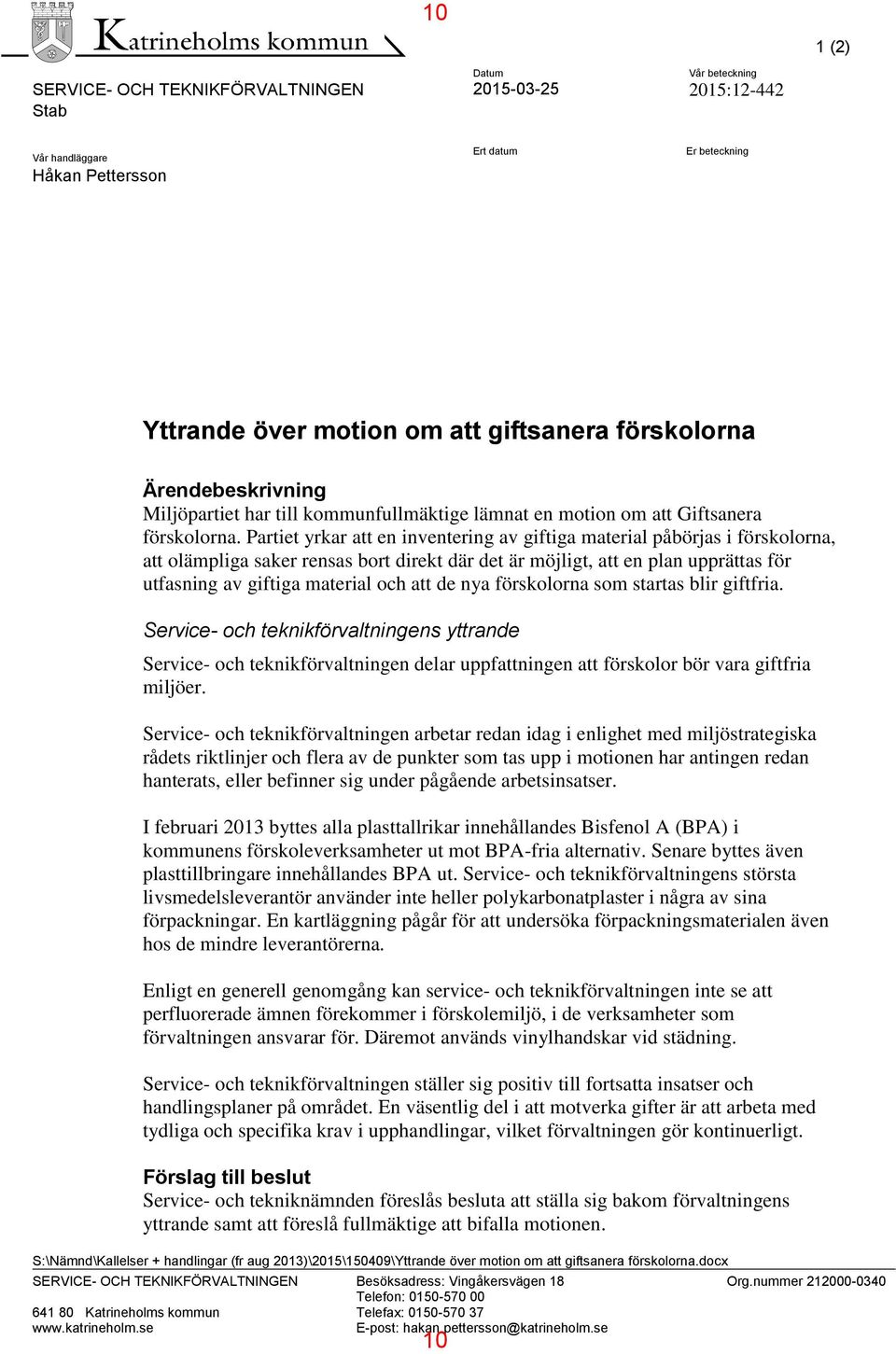 Partiet yrkar att en inventering av giftiga material påbörjas i förskolorna, att olämpliga saker rensas bort direkt där det är möjligt, att en plan upprättas för utfasning av giftiga material och att