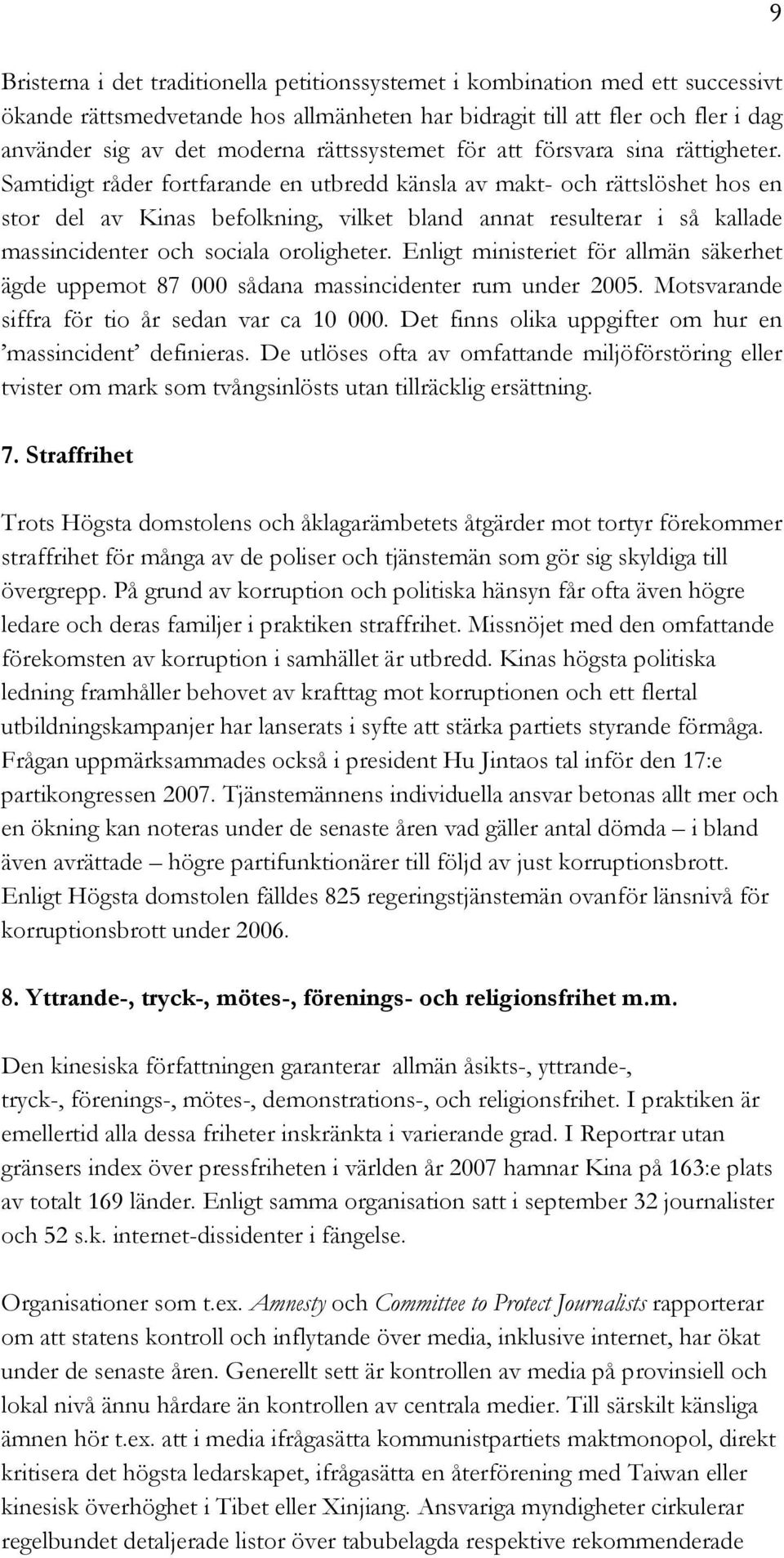 Samtidigt råder fortfarande en utbredd känsla av makt- och rättslöshet hos en stor del av Kinas befolkning, vilket bland annat resulterar i så kallade massincidenter och sociala oroligheter.