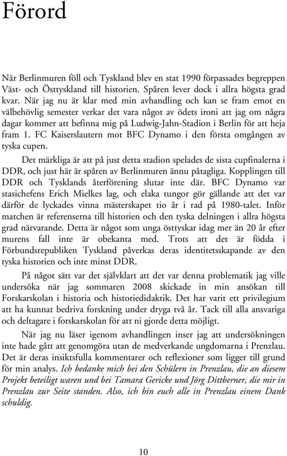 för att heja fram 1. FC Kaiserslautern mot BFC Dynamo i den första omgången av tyska cupen.