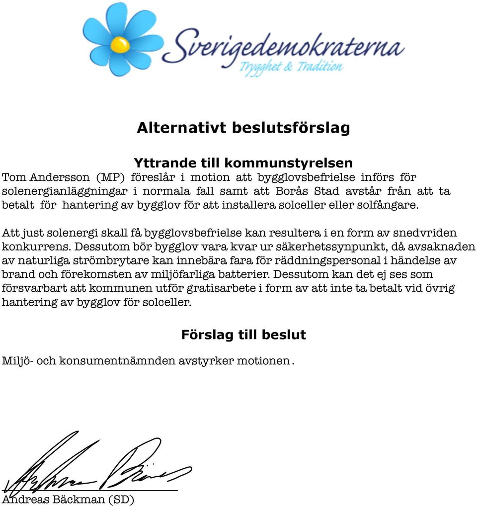 Dessutom bör bygglov vara kvar ur säkerhetssynpunkt, då avsaknaden av naturliga strömbrytare kan innebära fara för räddningspersonal i händelse av brand och förekomsten av miljöfarliga batterier.