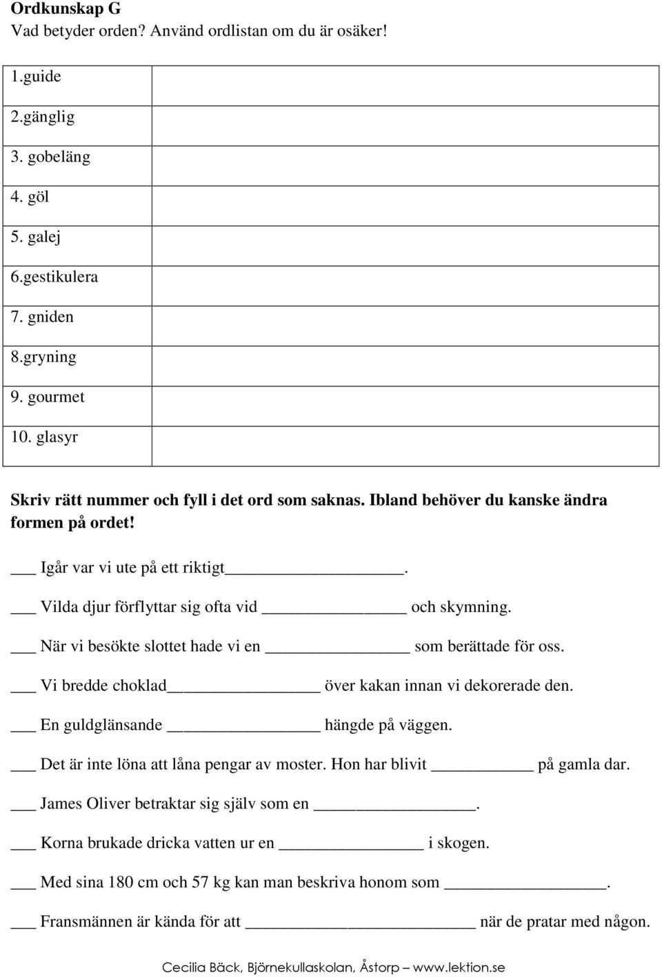 När vi besökte slottet hade vi en som berättade för oss. Vi bredde choklad över kakan innan vi dekorerade den. En guldglänsande hängde på väggen.