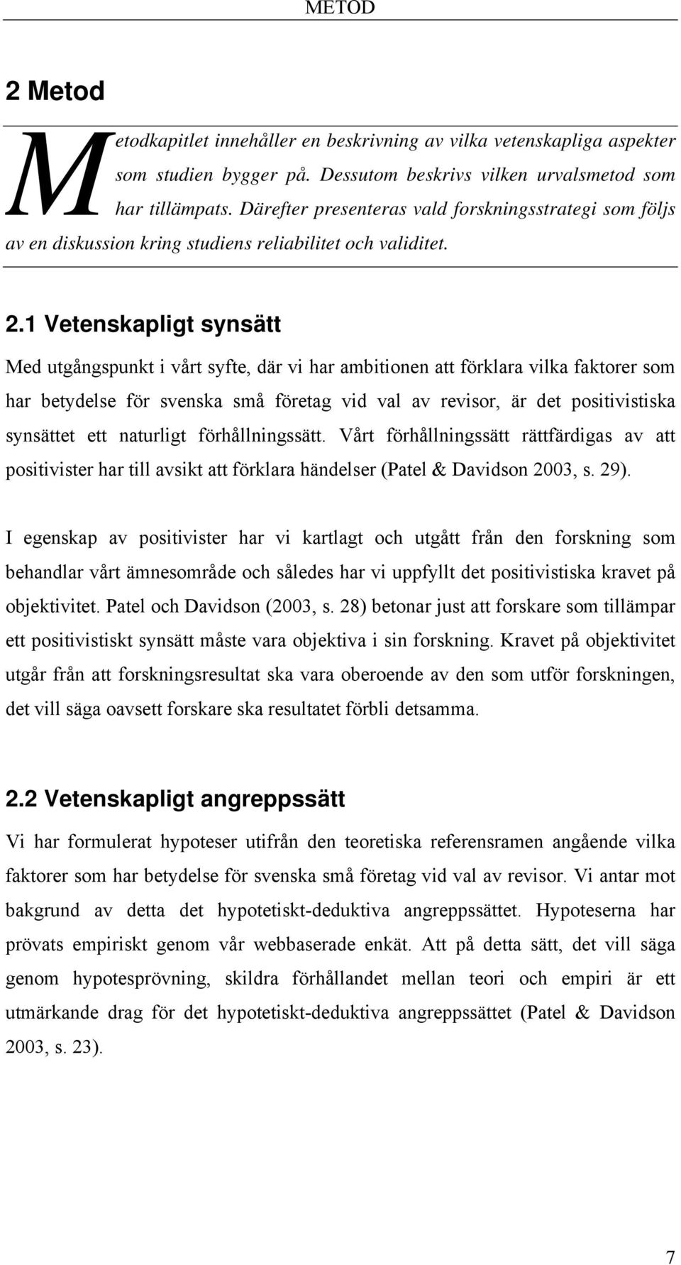 1 Vetenskapligt synsätt Med utgångspunkt i vårt syfte, där vi har ambitionen att förklara vilka faktorer som har betydelse för svenska små företag vid val av revisor, är det positivistiska synsättet
