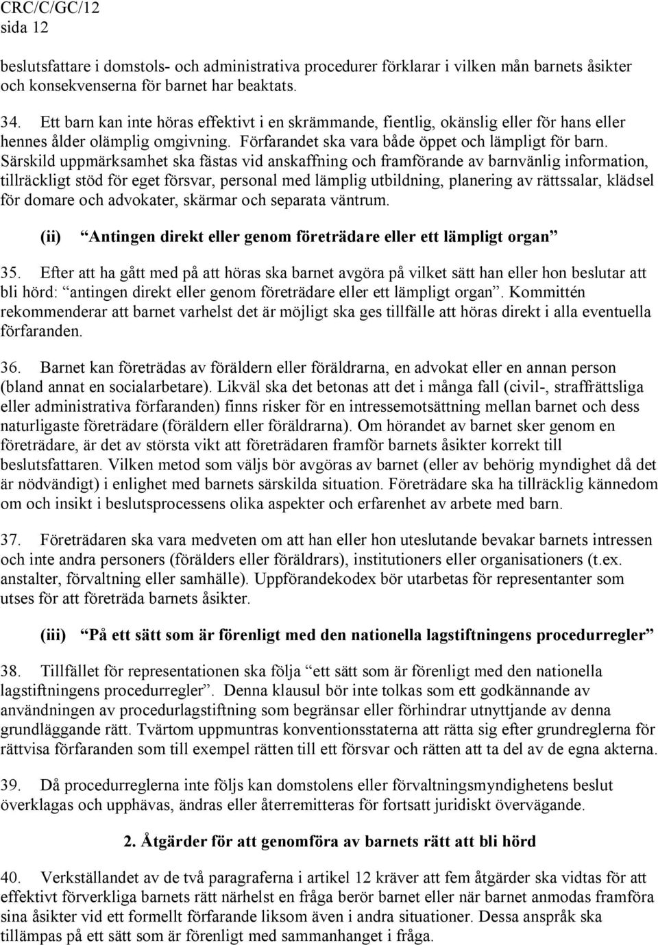 Särskild uppmärksamhet ska fästas vid anskaffning och framförande av barnvänlig information, tillräckligt stöd för eget försvar, personal med lämplig utbildning, planering av rättssalar, klädsel för