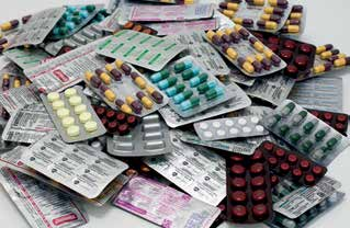 NYHETER OCH RAPPORTER Många problem när antibiotika privatimporteras via datorn I årets operation Pangea IX beslagtogs ungefär 1 200 tabletter antibiotika, de flesta beställda från Indien efter inköp