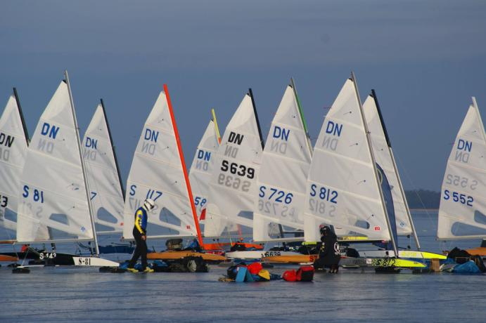 Junior VM/EM Lettland Internationella mästerskap samt utländska regattor Junior VM i DN och Ice Optimist hölls denna vinter i Riga.