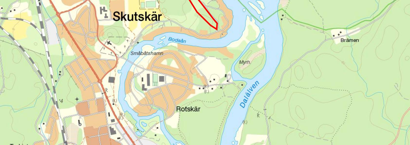 4 Områdesbeskrivning Den f d skjutbanan ligger i ett skogsområde i tätorten Skutskär i Älvkarleby kommun. Området är ca 6 000 m 2. Figur 1.