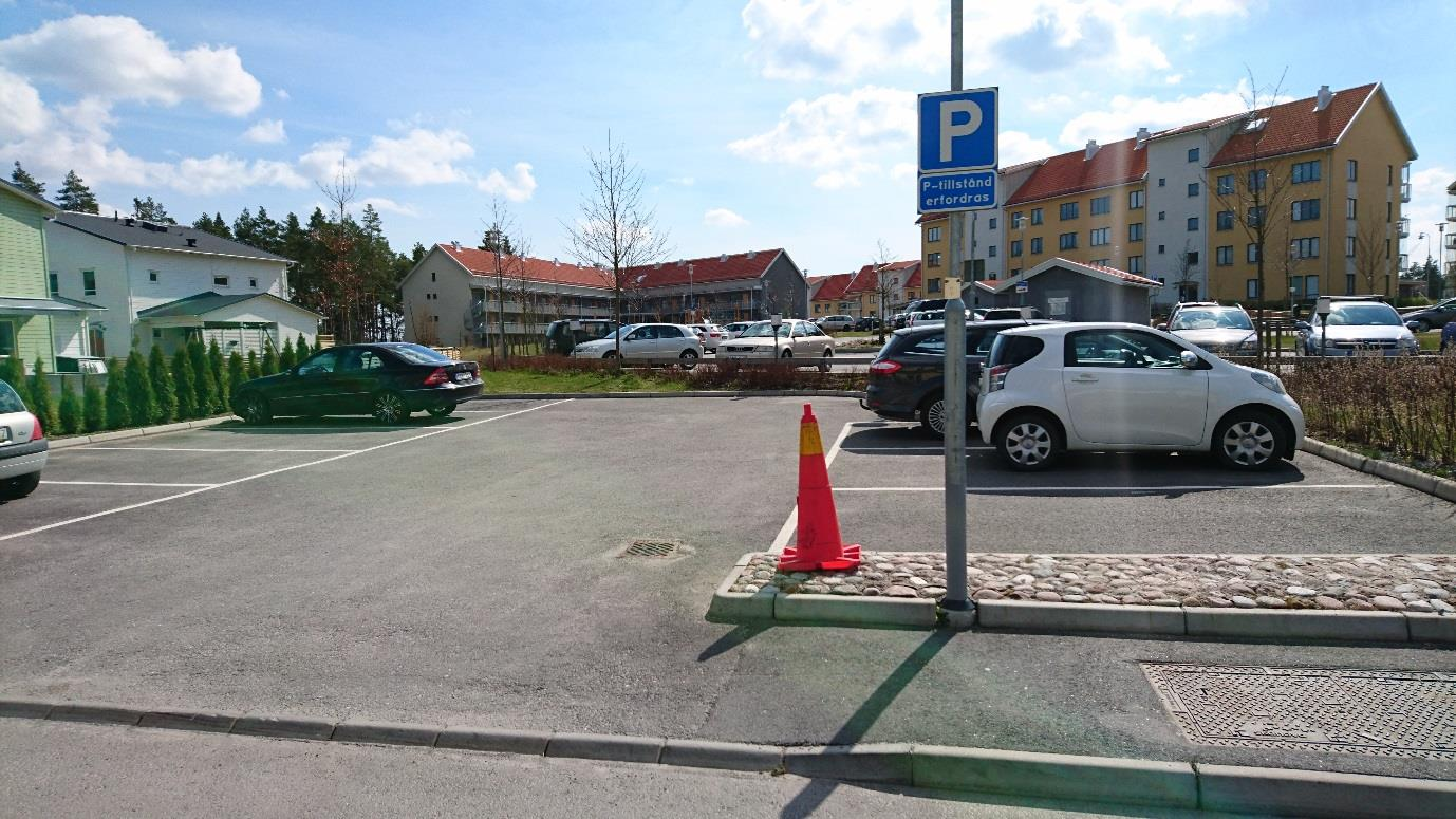 Parkering Det råder generellt parkeringsförbud inom vår samfällighetsförening.