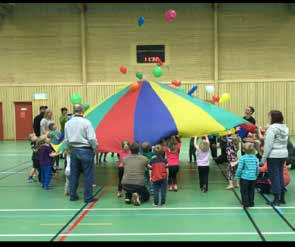 NYÅRSGYMPA Ett poppis Popup-evenemang Idén med Nyårsgympa skapades i syfte att många barn skulle kunna få utlopp för sin energi under trevliga former på årets sista dag.