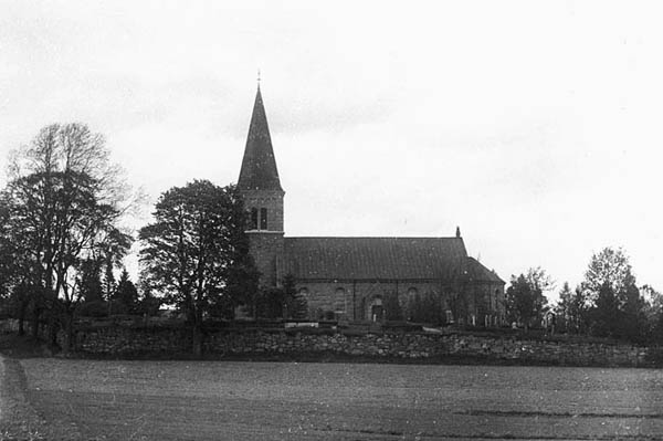 Locknevi gamla kyrka fotograferad från sydväst omkring år 1900. Foto: Kalmar läns museum Locknevi kyrka fotograferad från söder omkring 1910-20.