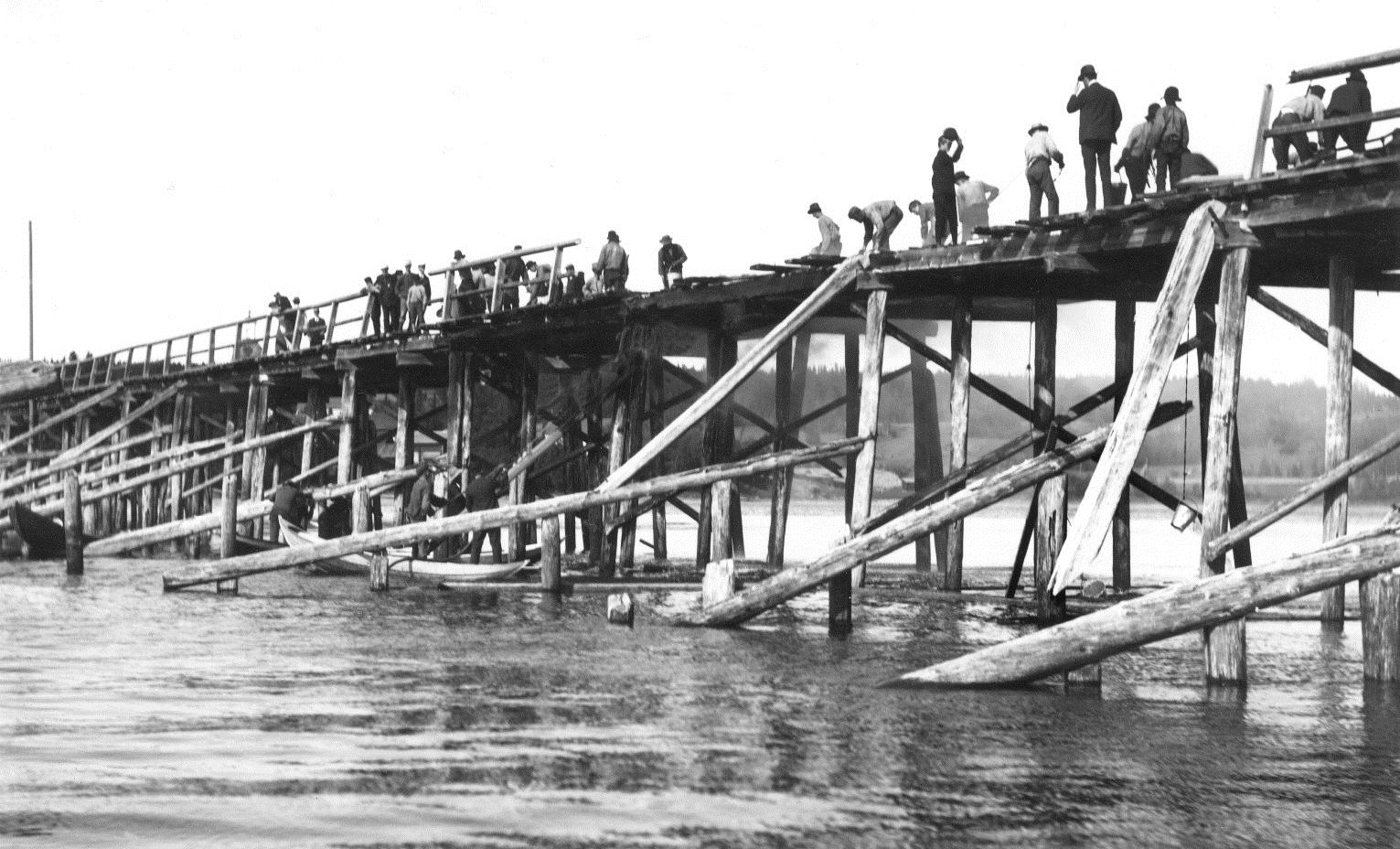 Tredje bron uppfördes 1983 och ersattes 1933 av nuvarande bro Z 260. Litsbro 3, Bild från cirka 1910.