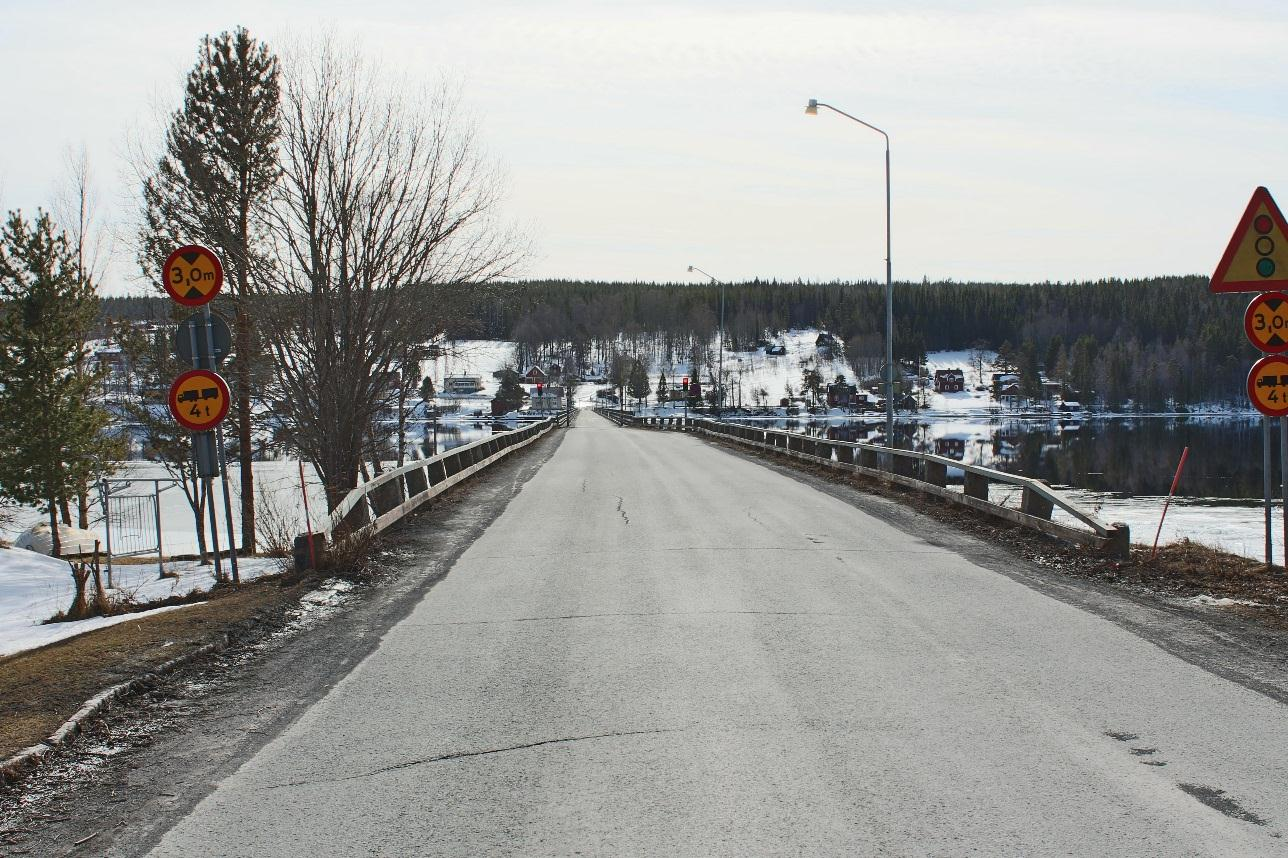 Historik Lit ligger vid europaväg 45, 23 km norr om Östersund i Östersunds kommun. Orten ligger på Indalsälvens norra strand.